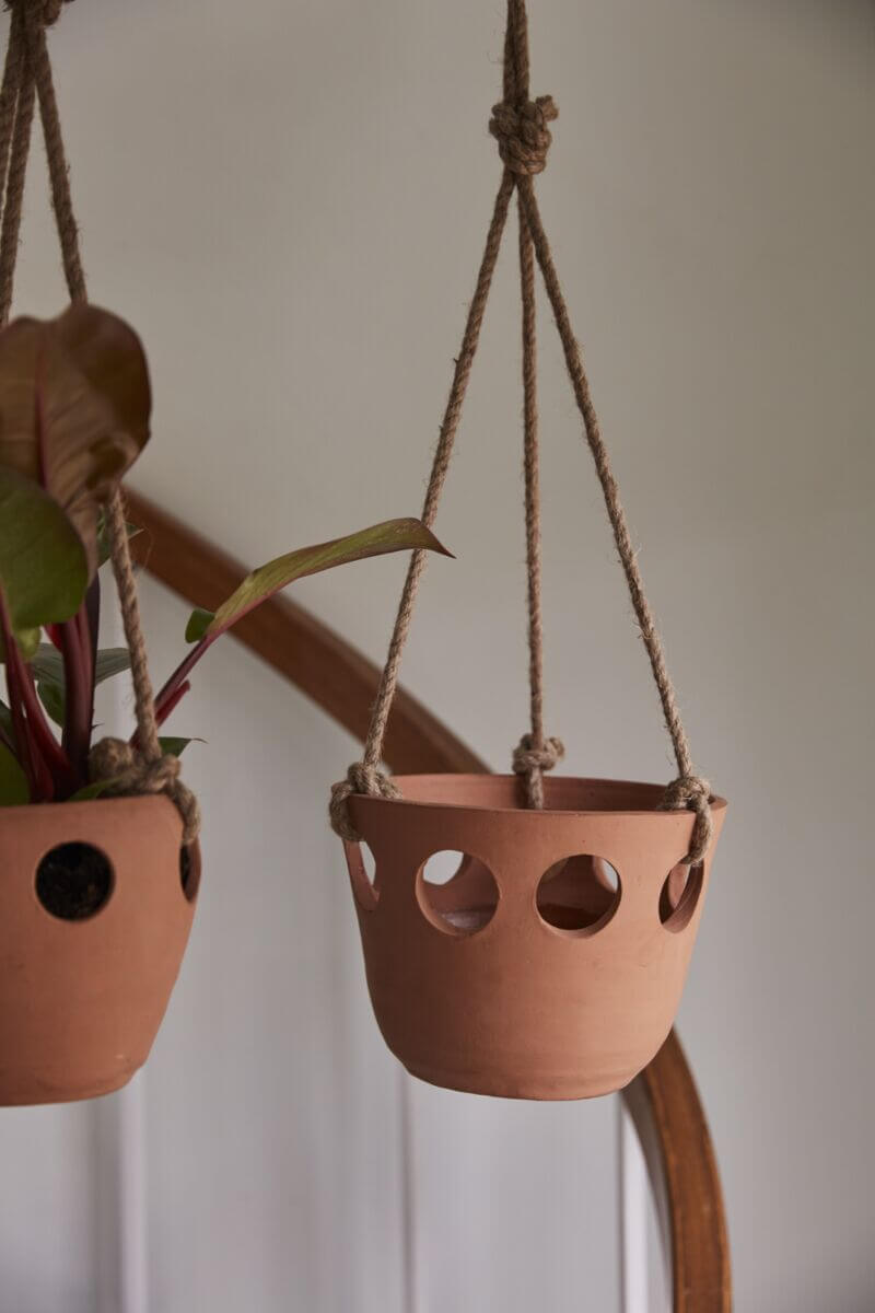 Serralles Hanging Pot